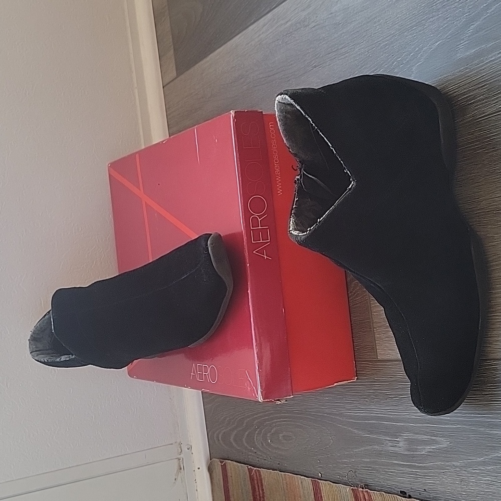 Aerosoles boulder black suede booties 7 1/2